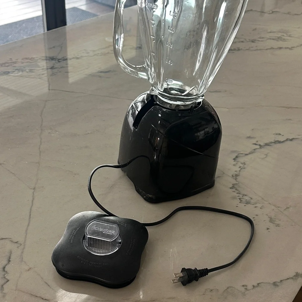 Oster Black Blender with Clear Glass Jar